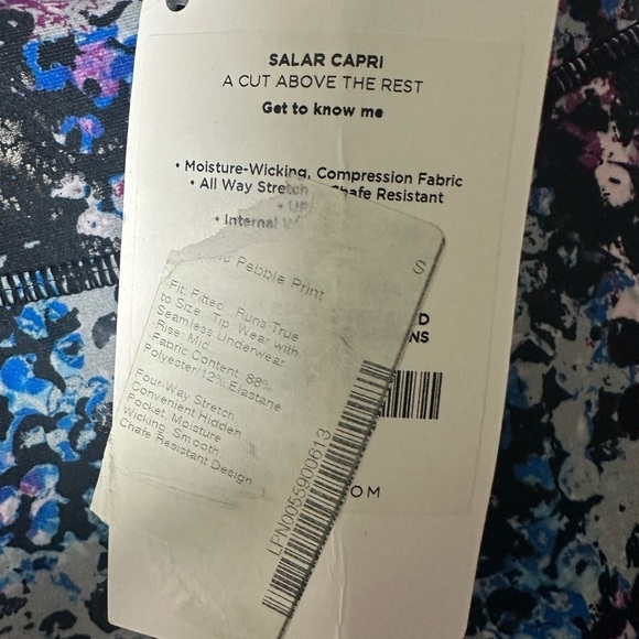 Fabletics Salar Capri Leggings Small Pebble Print Compression Womens Brand New - Picture 3 of 9